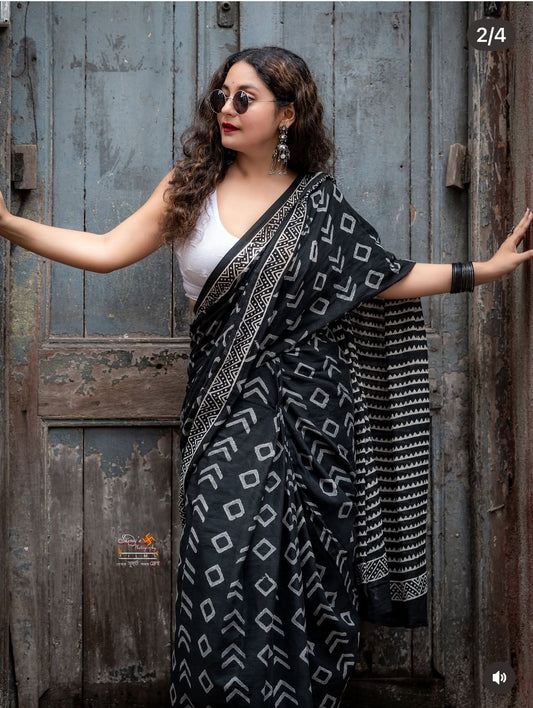 Black Linen Saree With White Geometric Print