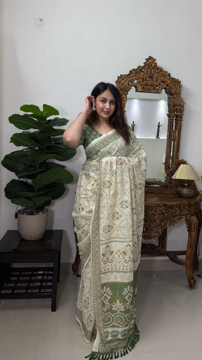 Cream And Green Lotus Floral Linen Cotton Hand Loom Saree