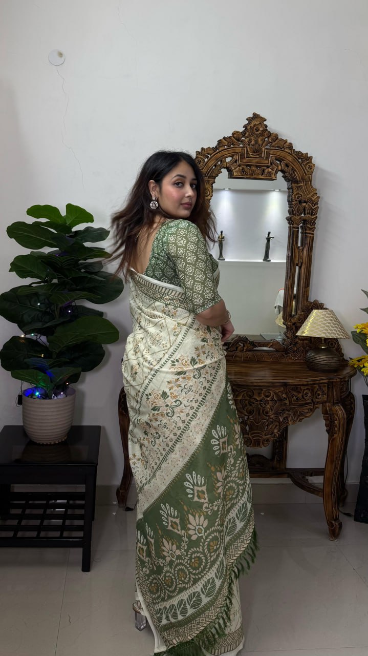 Cream And Green Lotus Floral Linen Cotton Hand Loom Saree