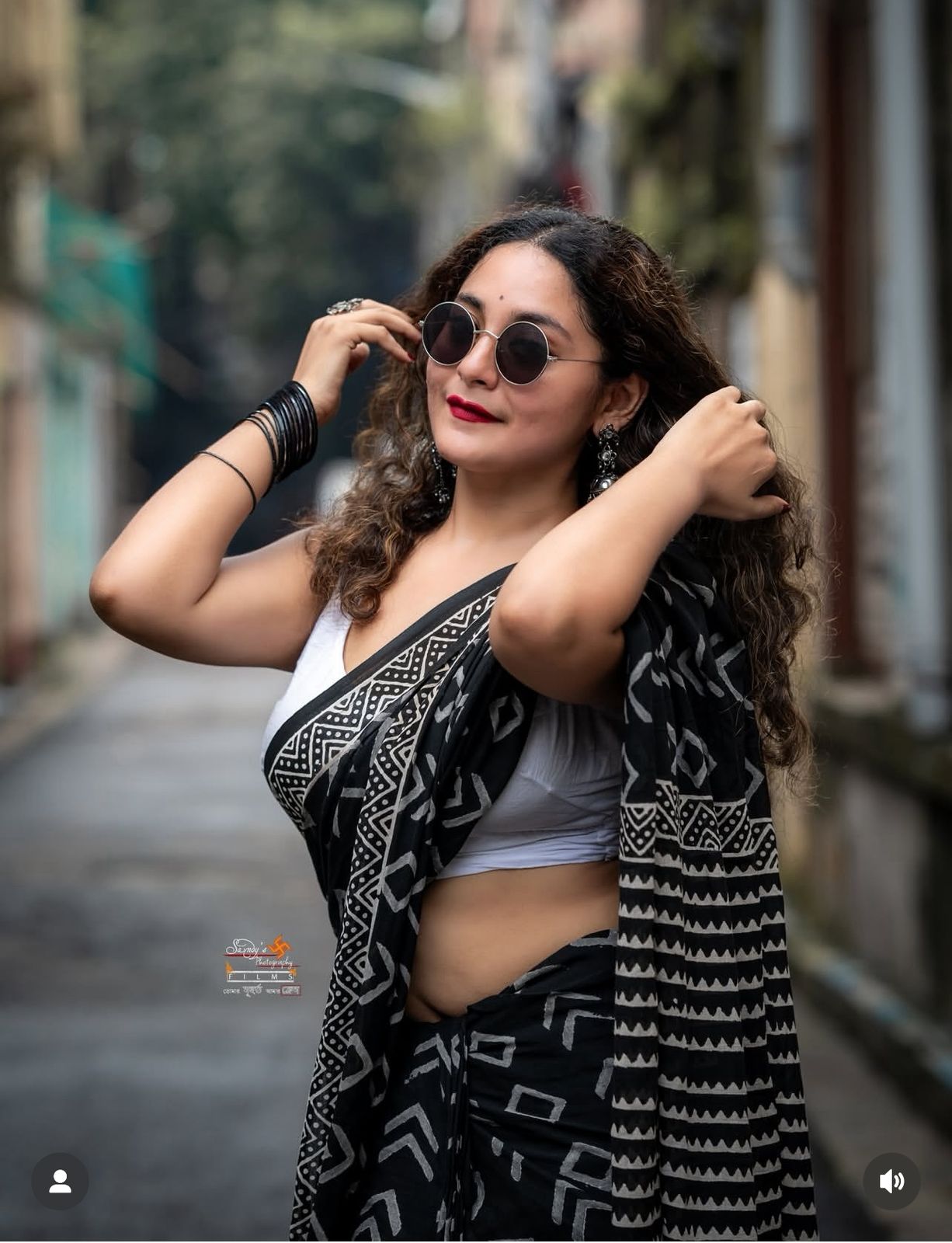 Black Linen Saree With White Geometric Print