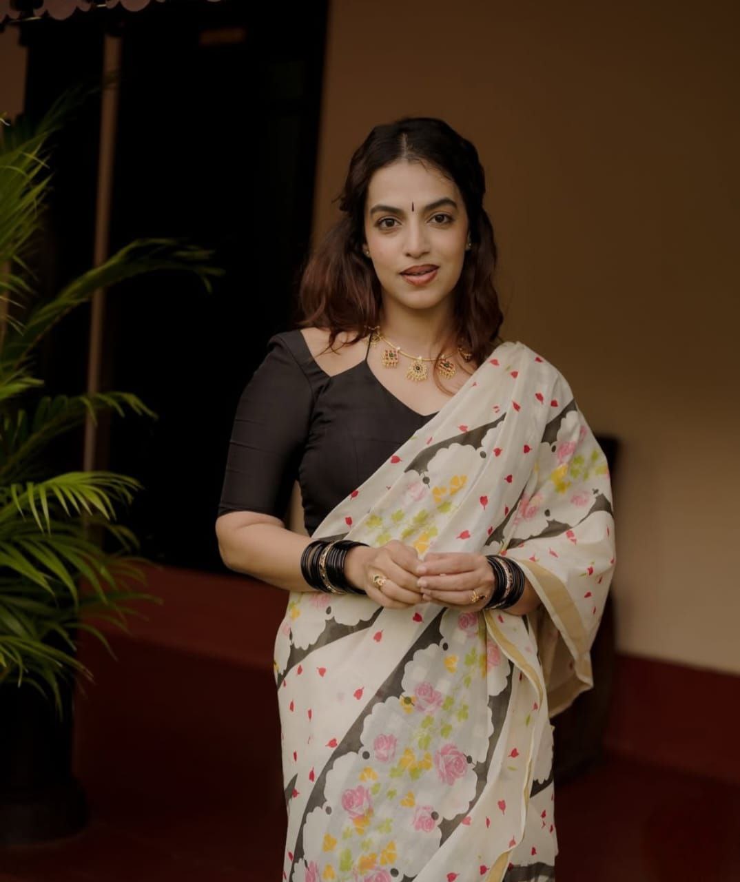 Premium Golden Broder Cotton Linen Saree With Soft Floral Print
