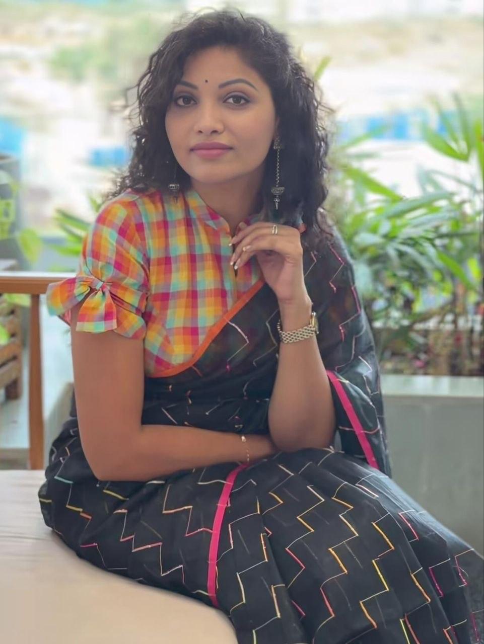 Black Color Floral Design Linen Cottan Saree With Fancy Blouse