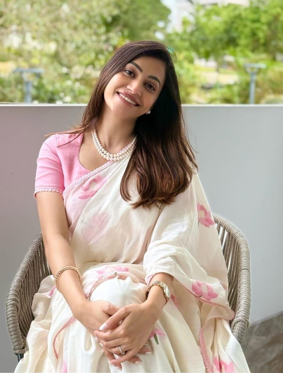 Soft Linen Cotton With Lace Broder Saree