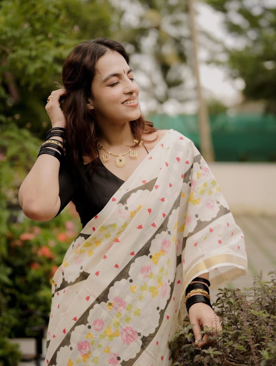 Premium Golden Broder Cotton Linen Saree With Soft Floral Print