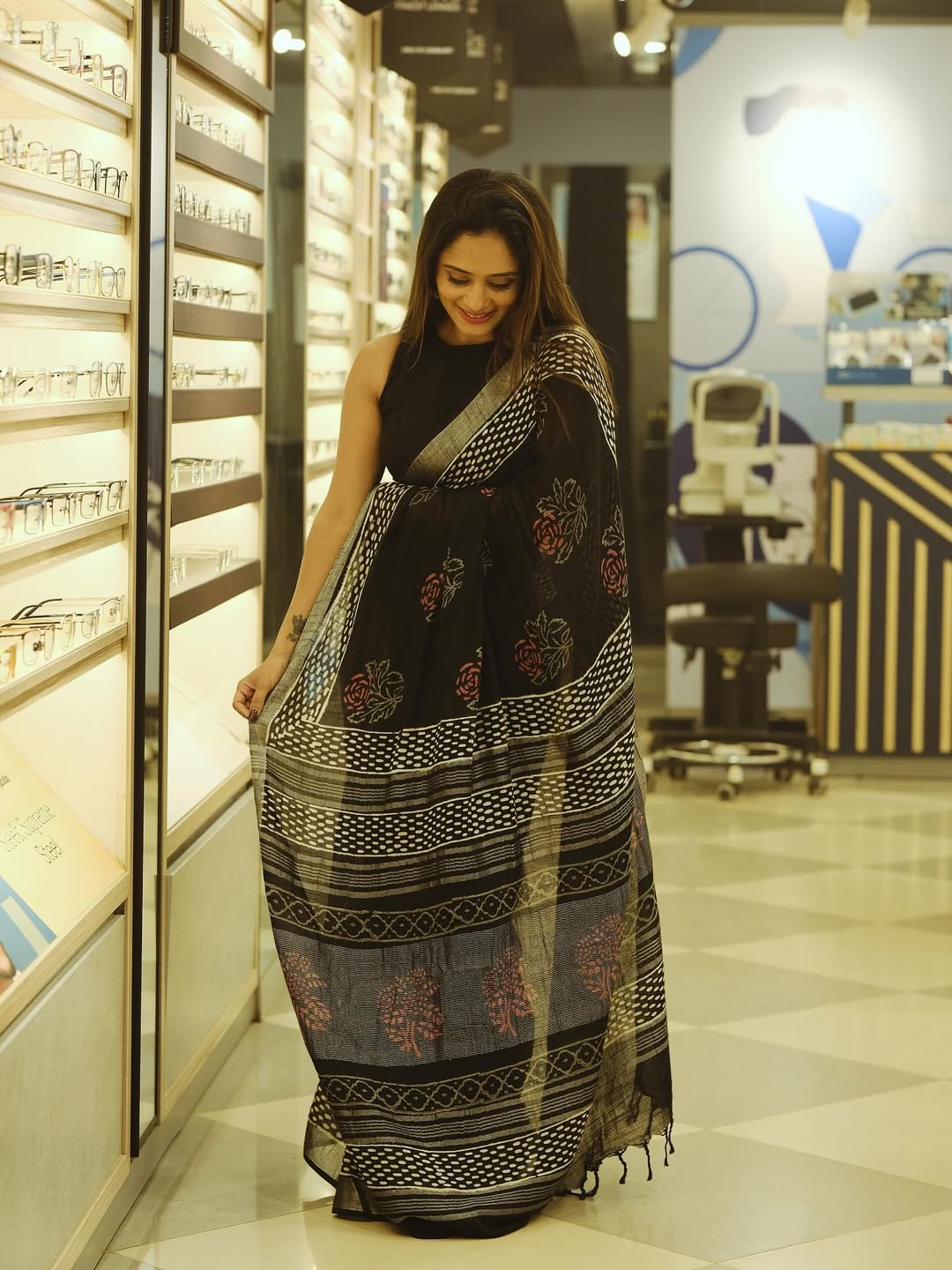 Soft Linen Cotton Floral Disign Saree