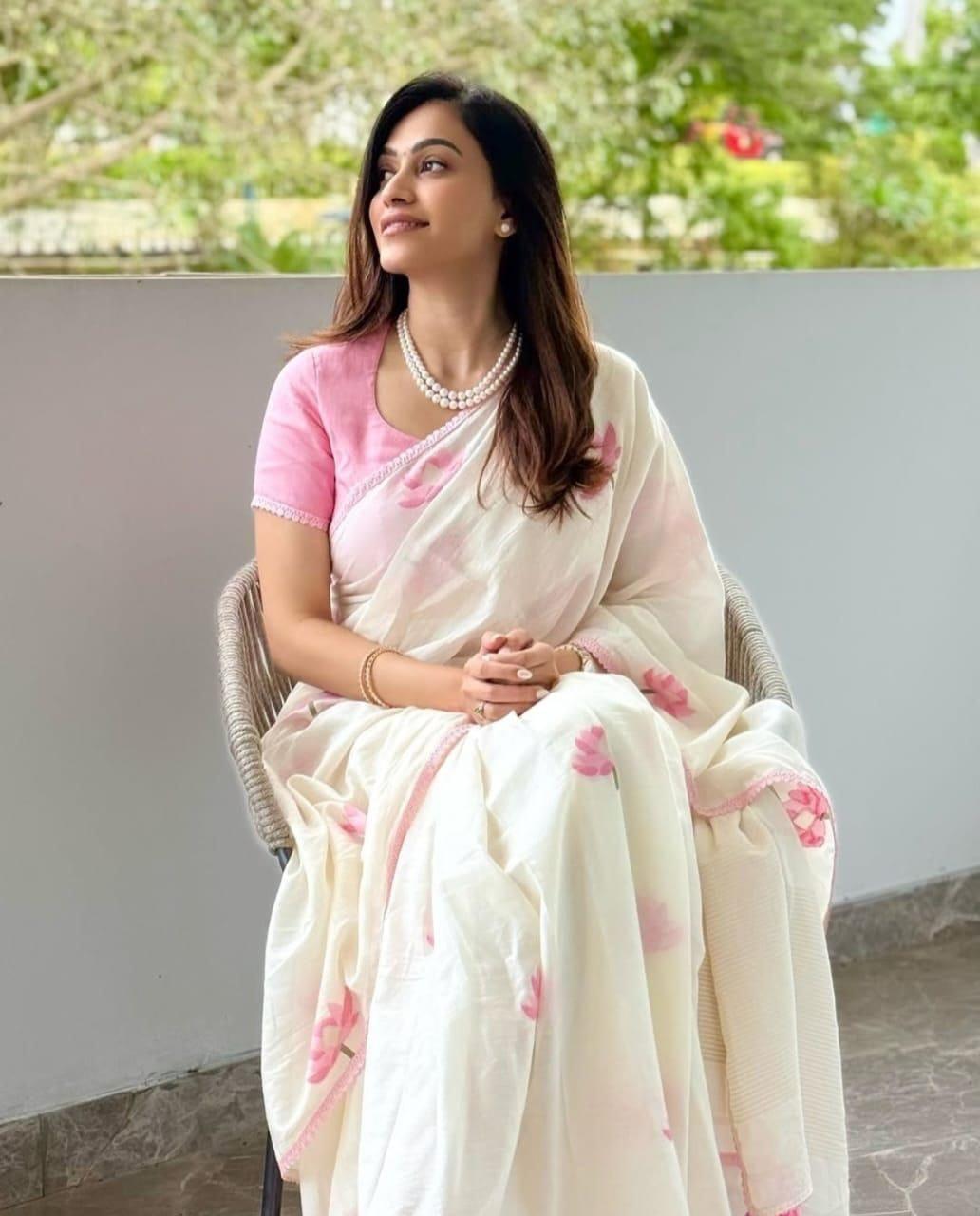 Soft Linen Cotton With Lace Broder Saree