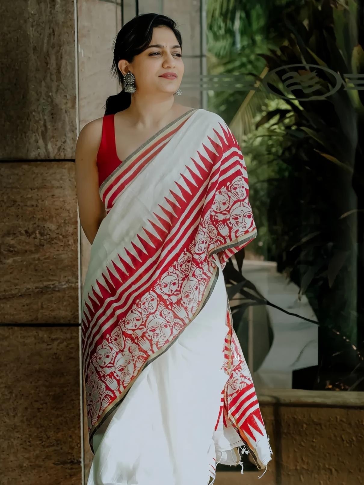 Red Printed Pattern With Blouse Contras Cotton Linen Saree